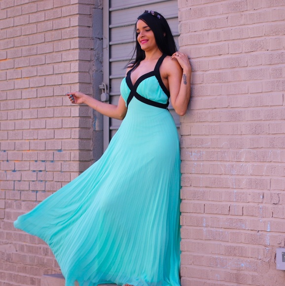 Dress - Picture 1 of 3